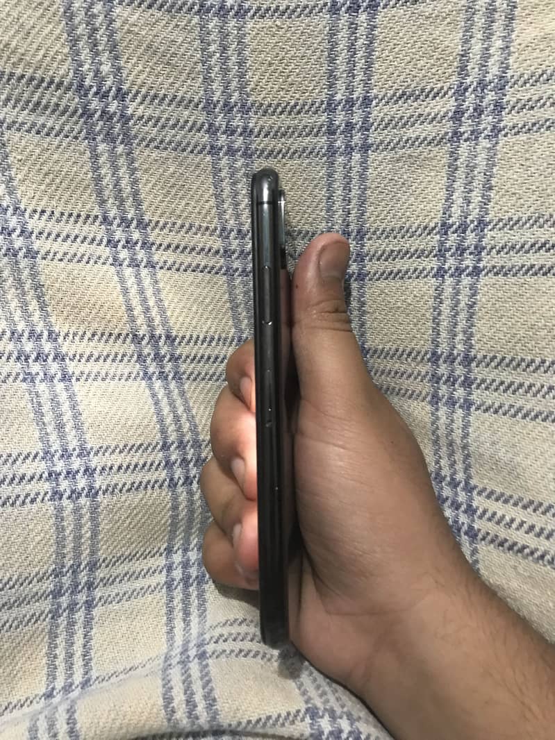 Iphone xs. 0