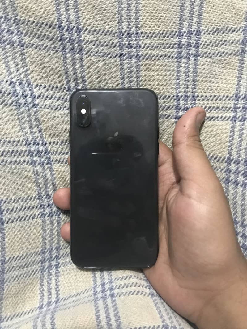 Iphone xs. 1