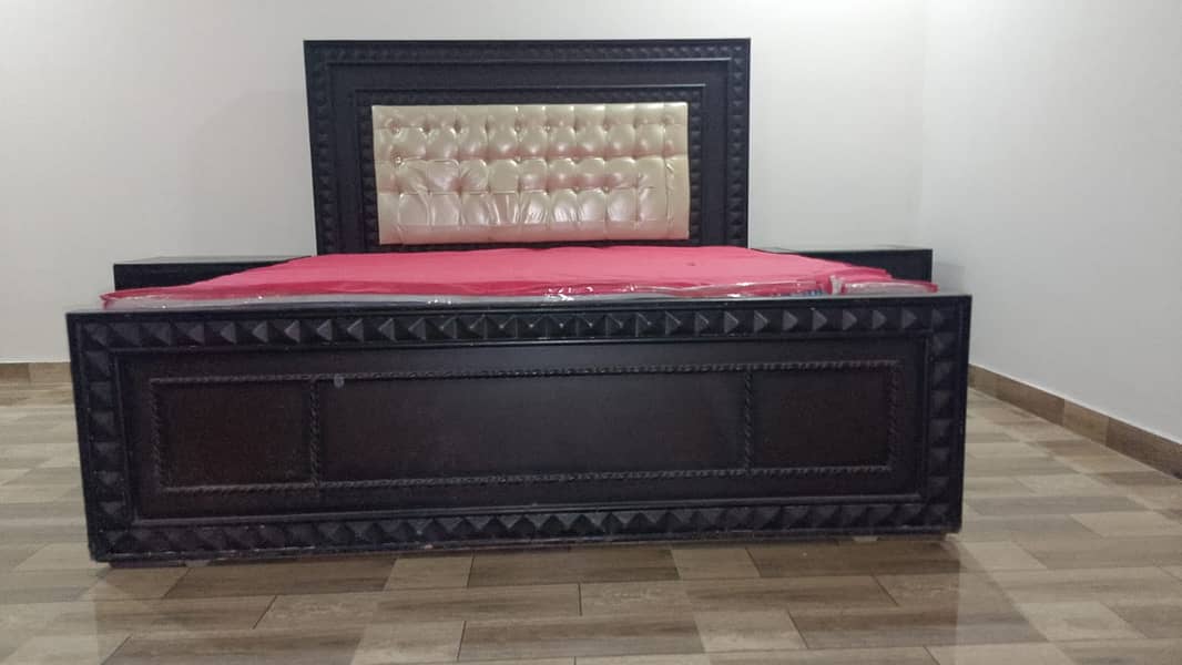 Bed with side tables 0