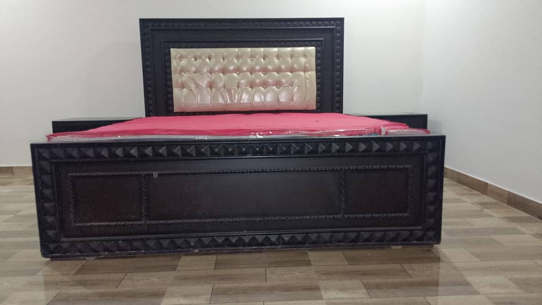 Bed with side tables 3