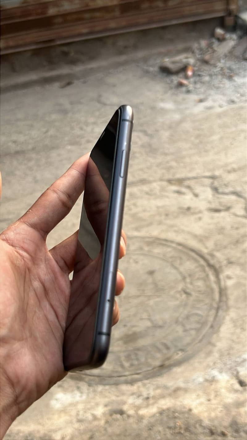 IPhone 11 3