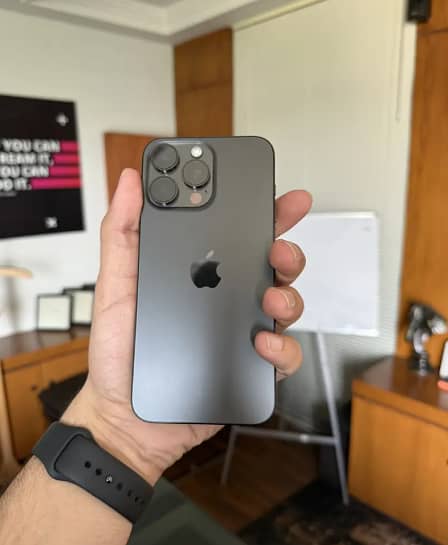 Apple iPhone 15 Pro Max 1