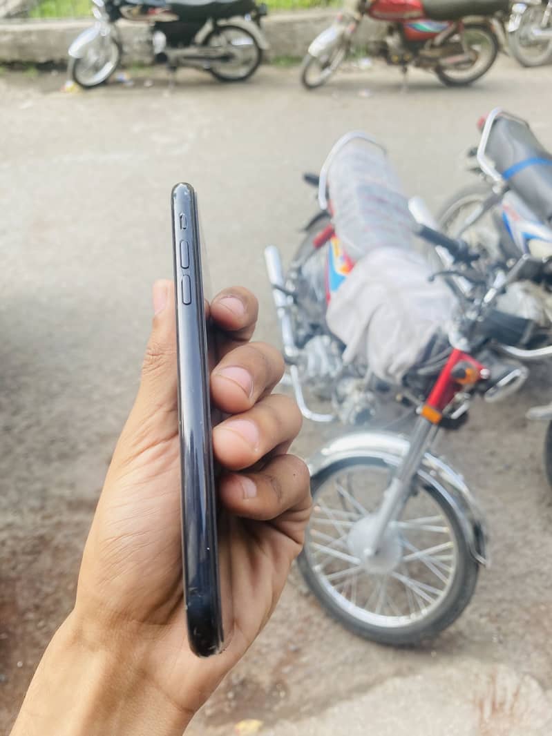 iPhone xr 2