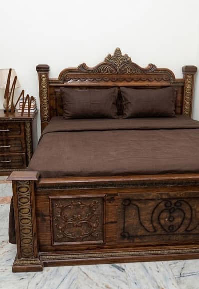 Selling used furniture made in saudia arabia, set of 4