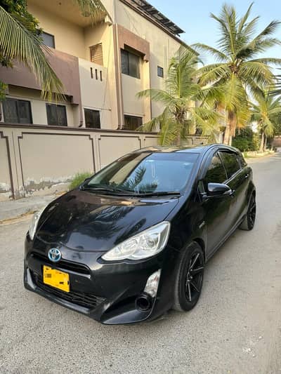 TOYOTA AQUA S PUSH Model 2015