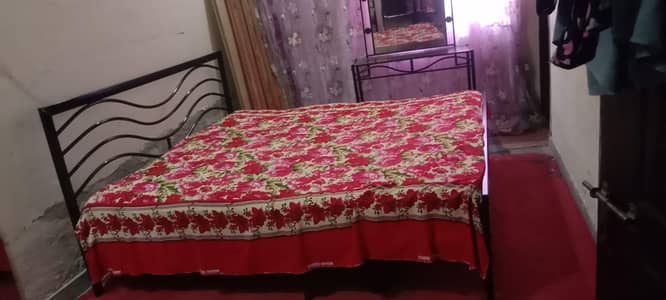 bed+mattress+ 02 chairs