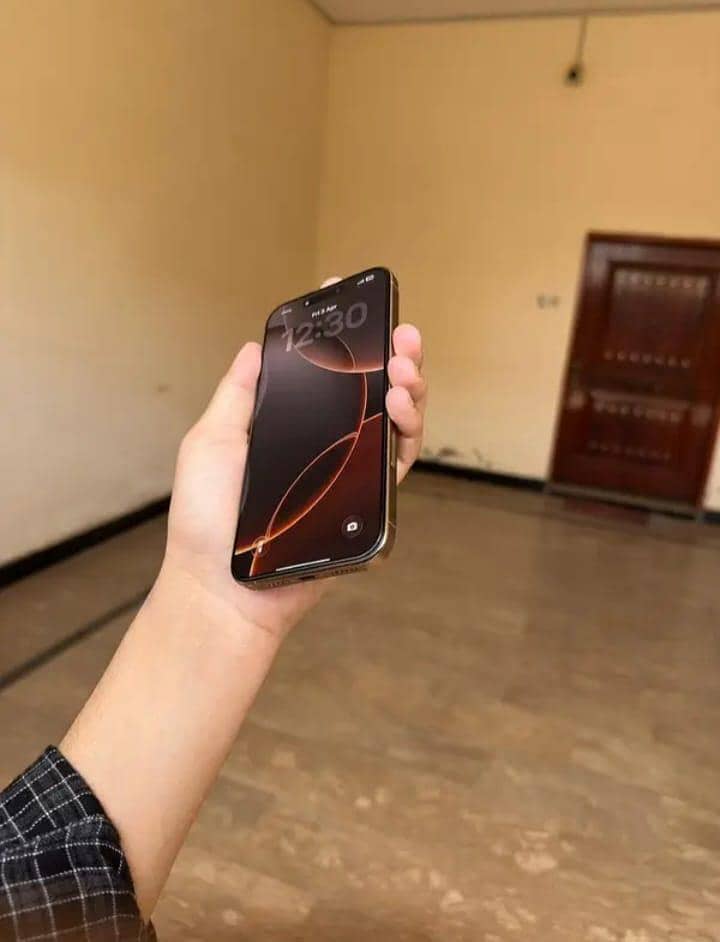 Apple iPhone 16 pro max 1