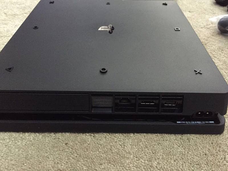 PS4 Slim 2