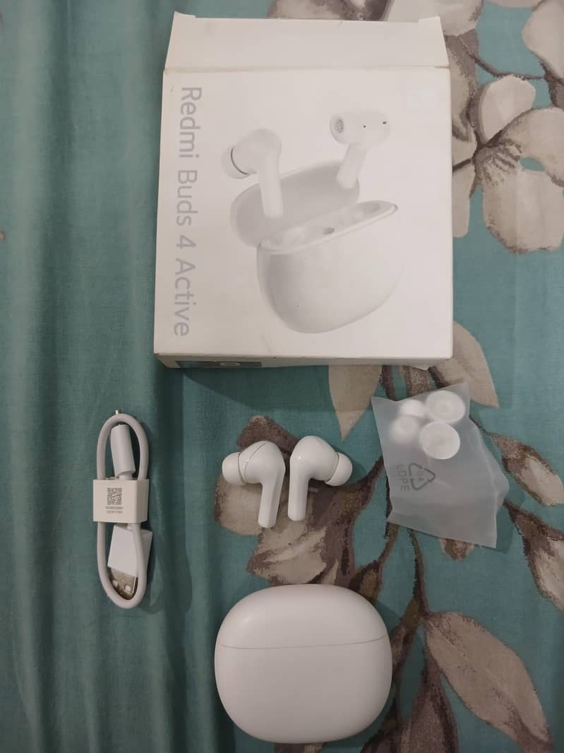 earbuds 4