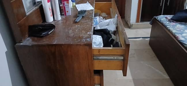Dressing table for Sale