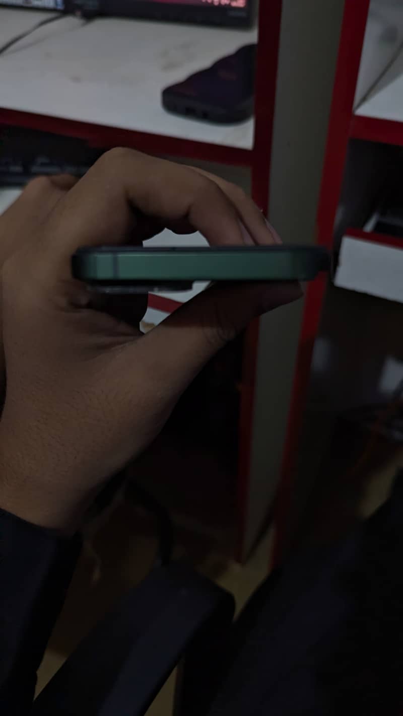iPhone 13 7