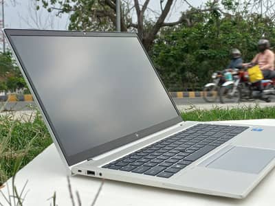 hp elitebook 850 g8 Core i5 11th gen 16gb ram 256gb ssd Touch Screen