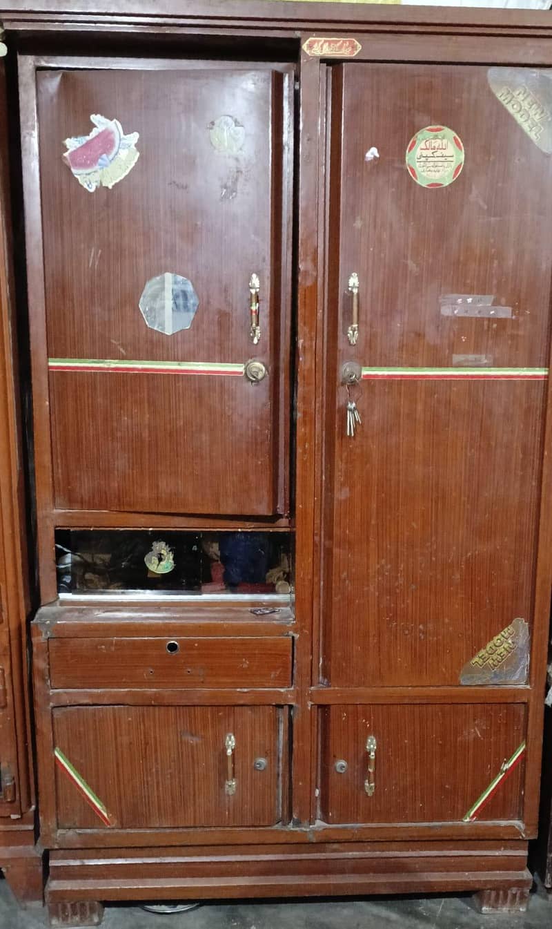 Wardrobe/Almari 0