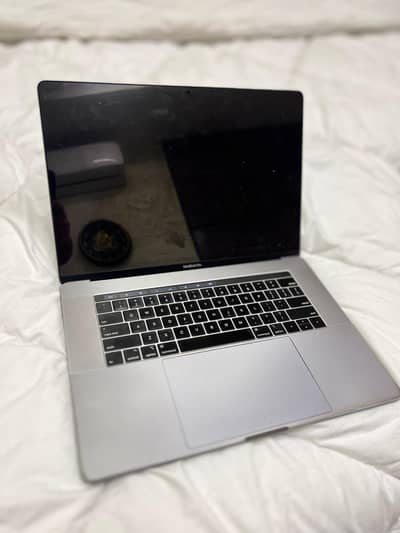 Mackbook Pro 2019 15.5 inch 16 gb ram i9 processor
