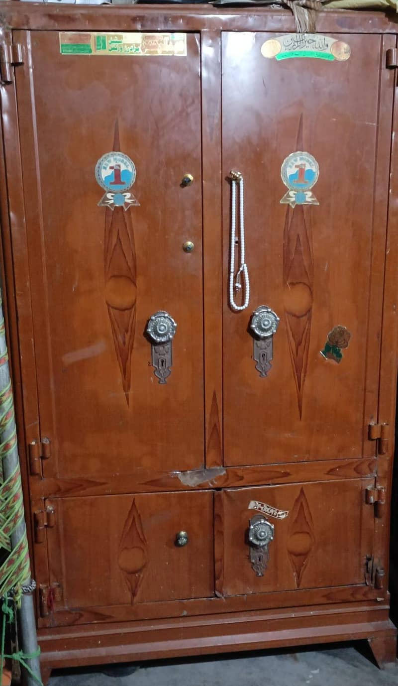 Almari/ Wardrobe 0