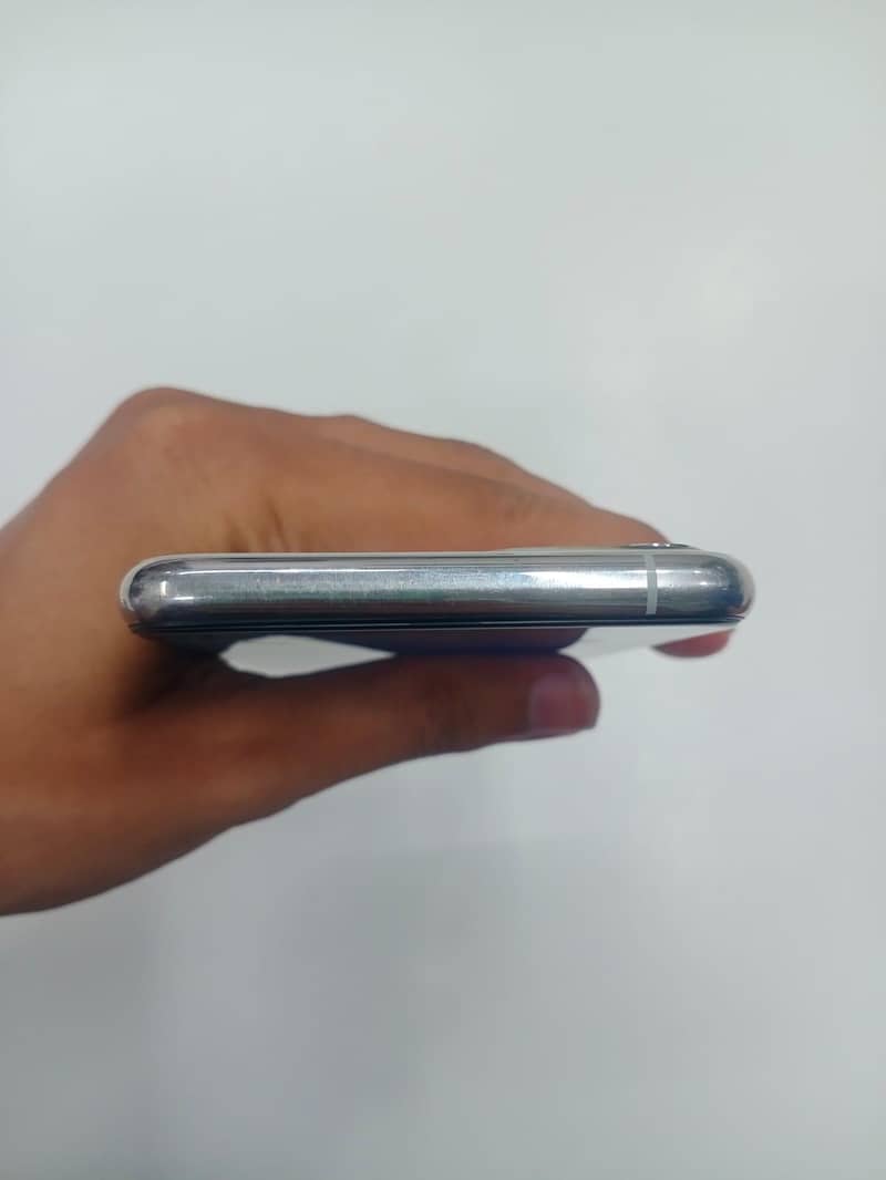 Iphone 11 pro 4