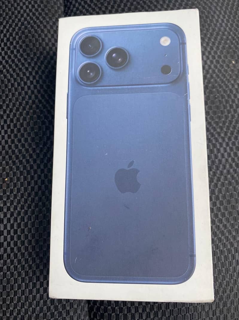 Iphone 17 pro max (sim non active) 2