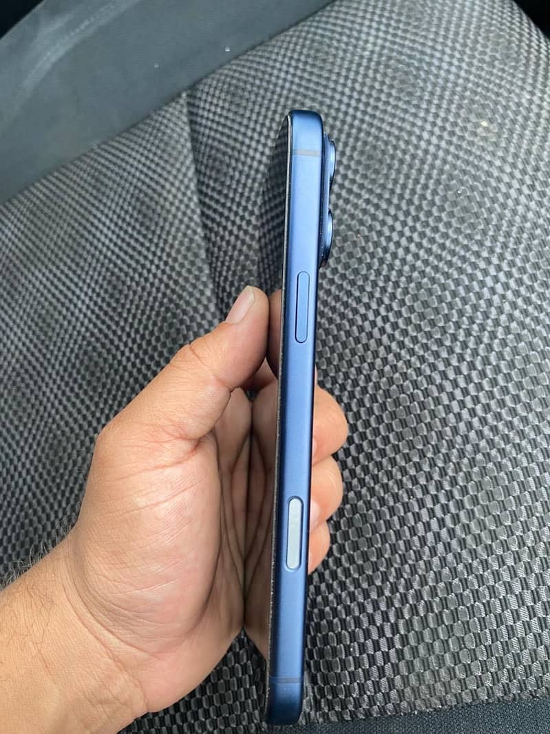 Iphone 17 pro max (sim non active) 4
