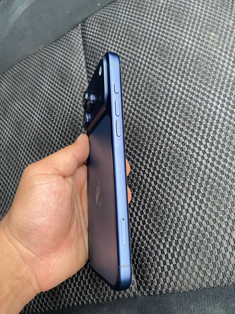 Iphone 17 pro max (sim non active) 6