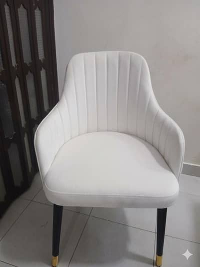 dining table for sale price negoiateable