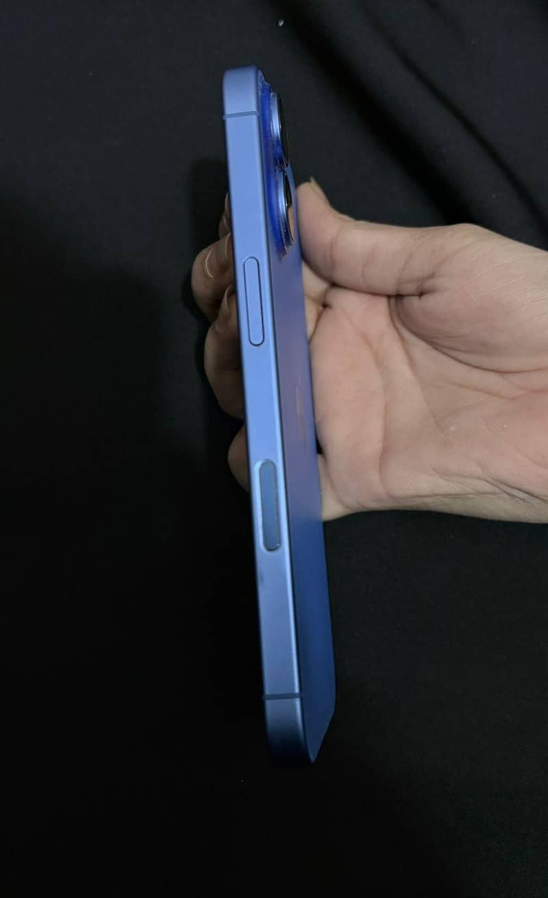 iPhone 16 4
