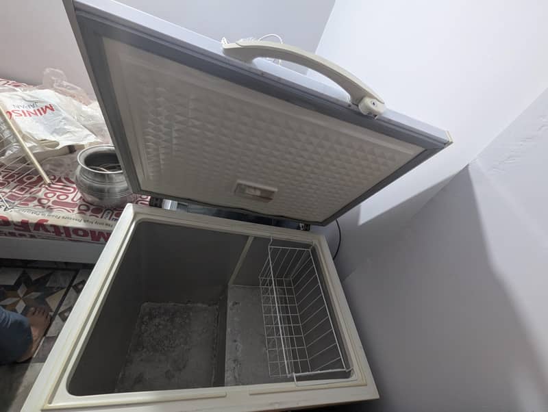 dawlance deep freezer 2