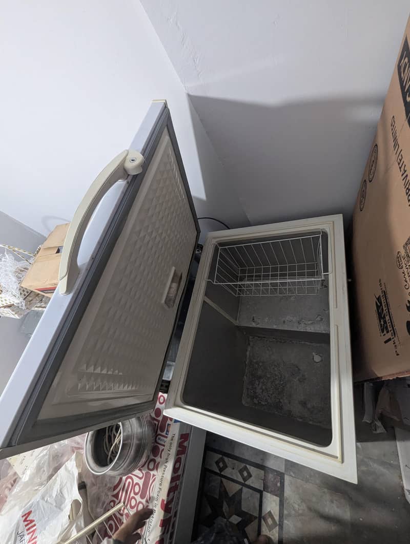 dawlance deep freezer 3