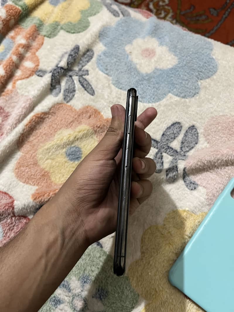 Iphone xs max 4