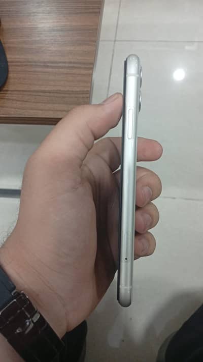 Iphone 11 pta approved 64 gb . 03156636666
