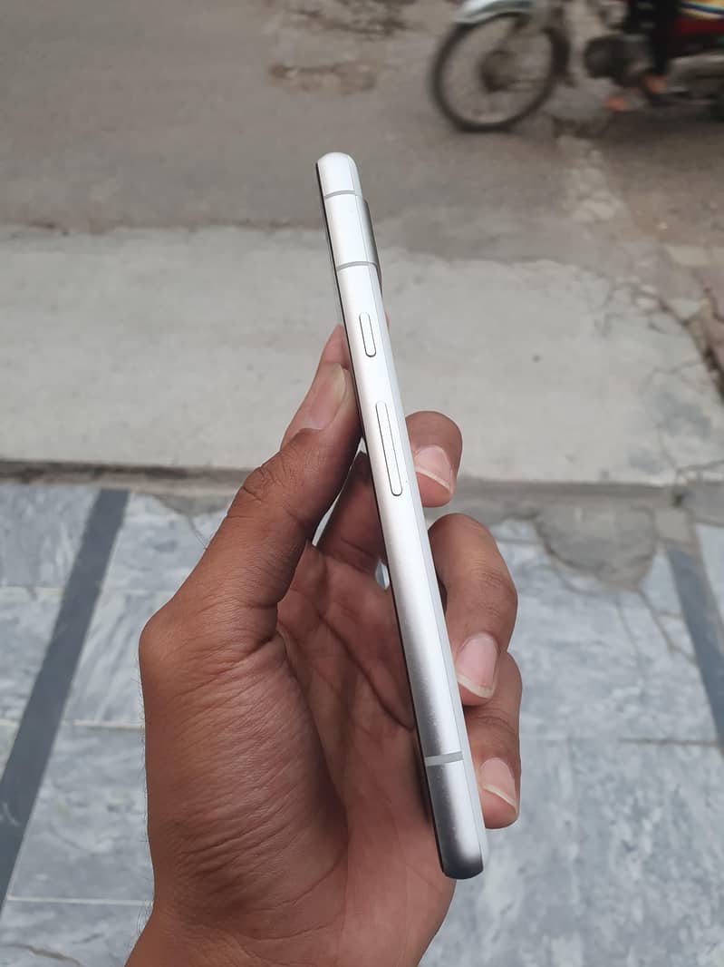 Google pixel 7a 3