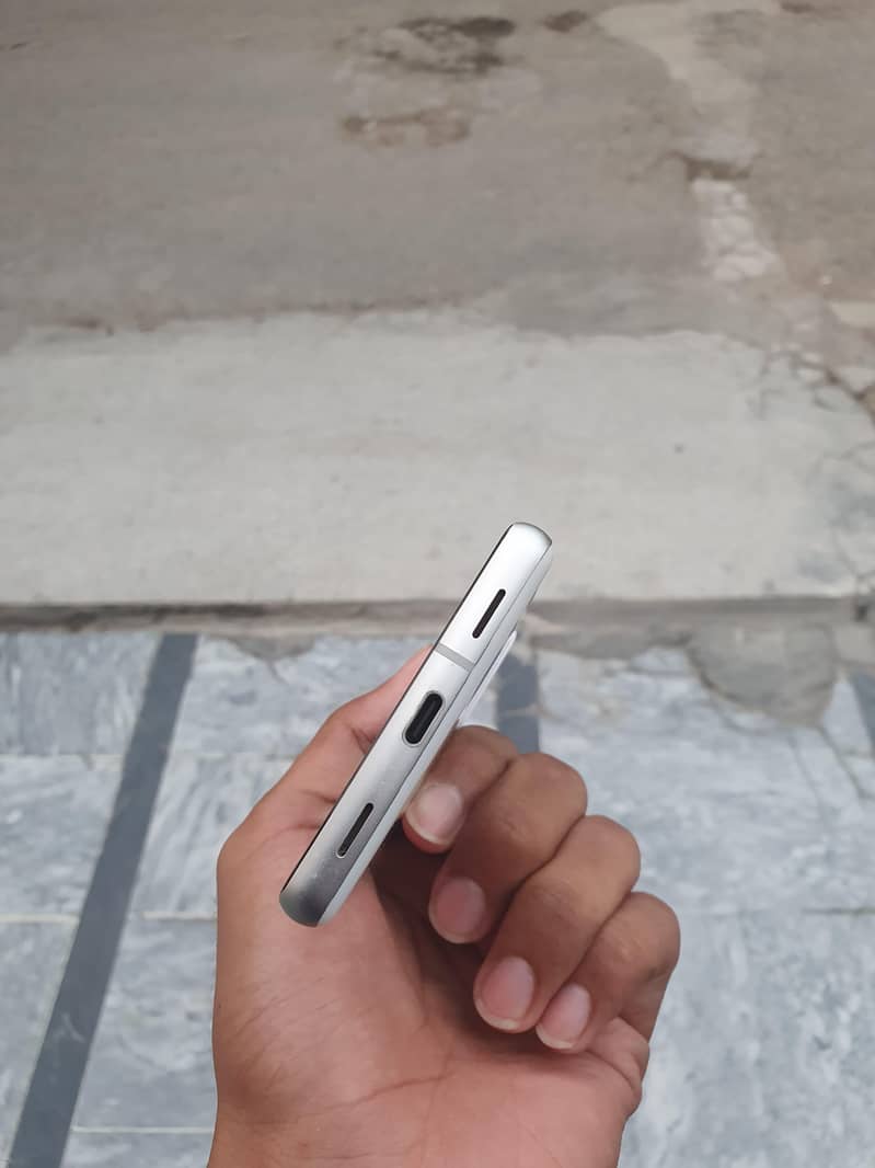 Google pixel 7a 4