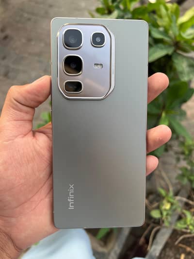 infinx note 50 pro 12/256 with box and charger