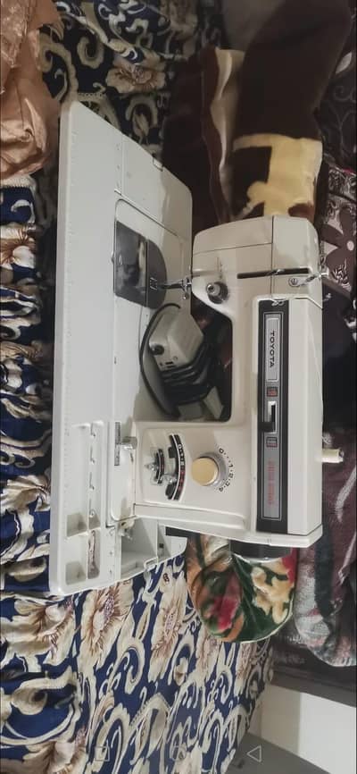 Toyota sewing machine with motor excellent condition