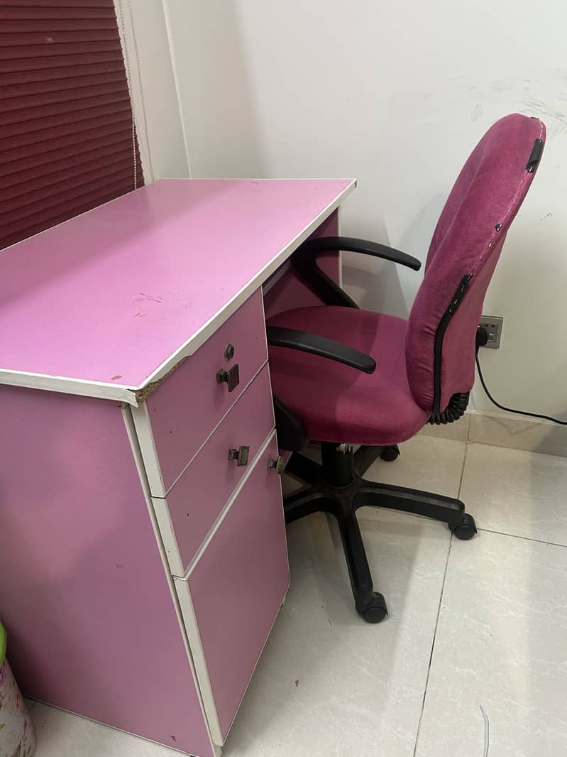 STUDY TABLE FOR KIDS 0