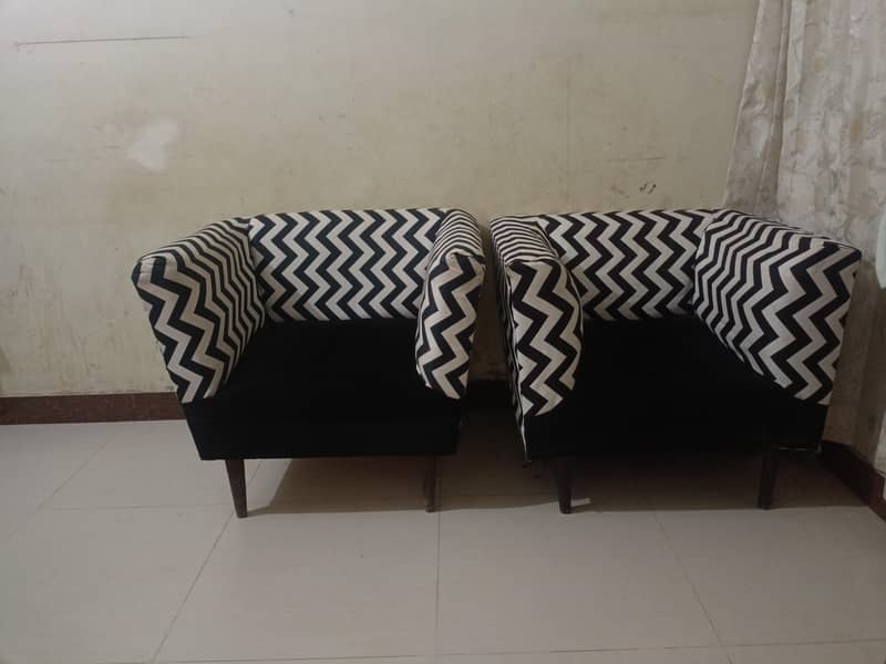 2 single sofa 0