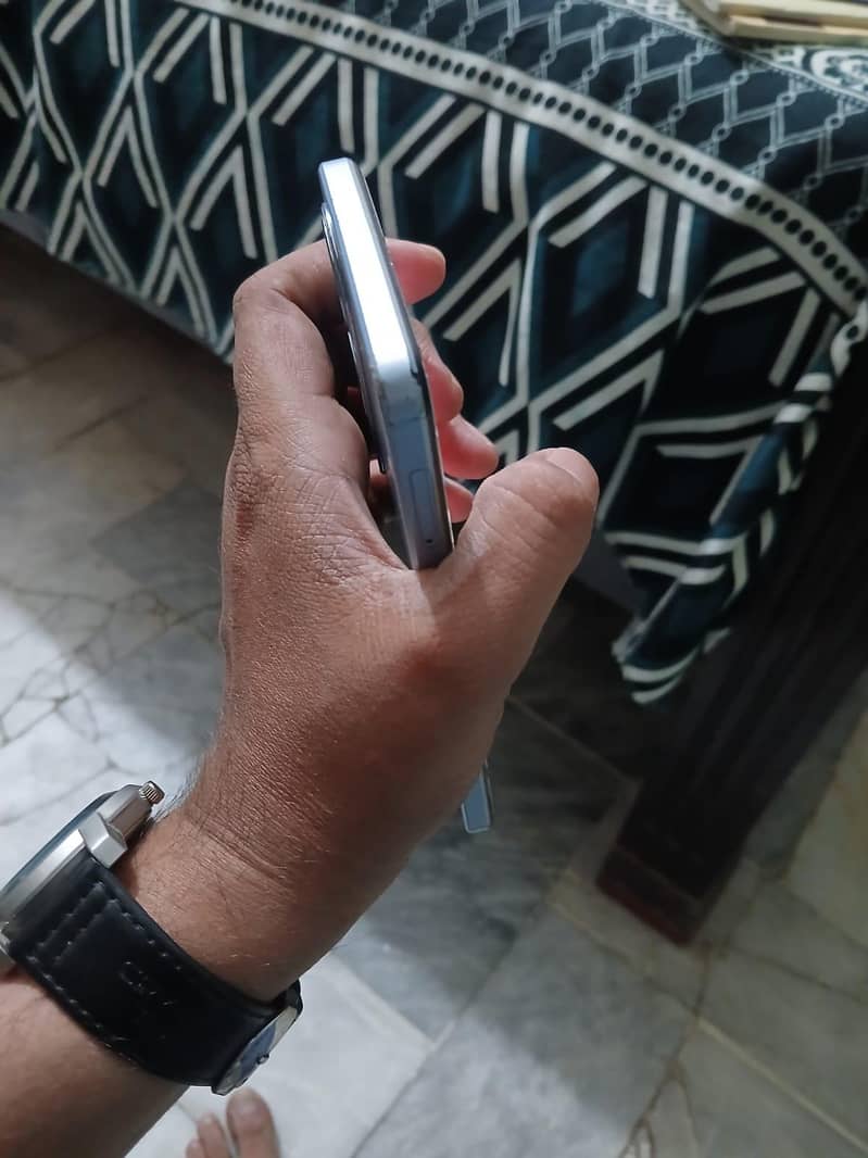oppo a60 4