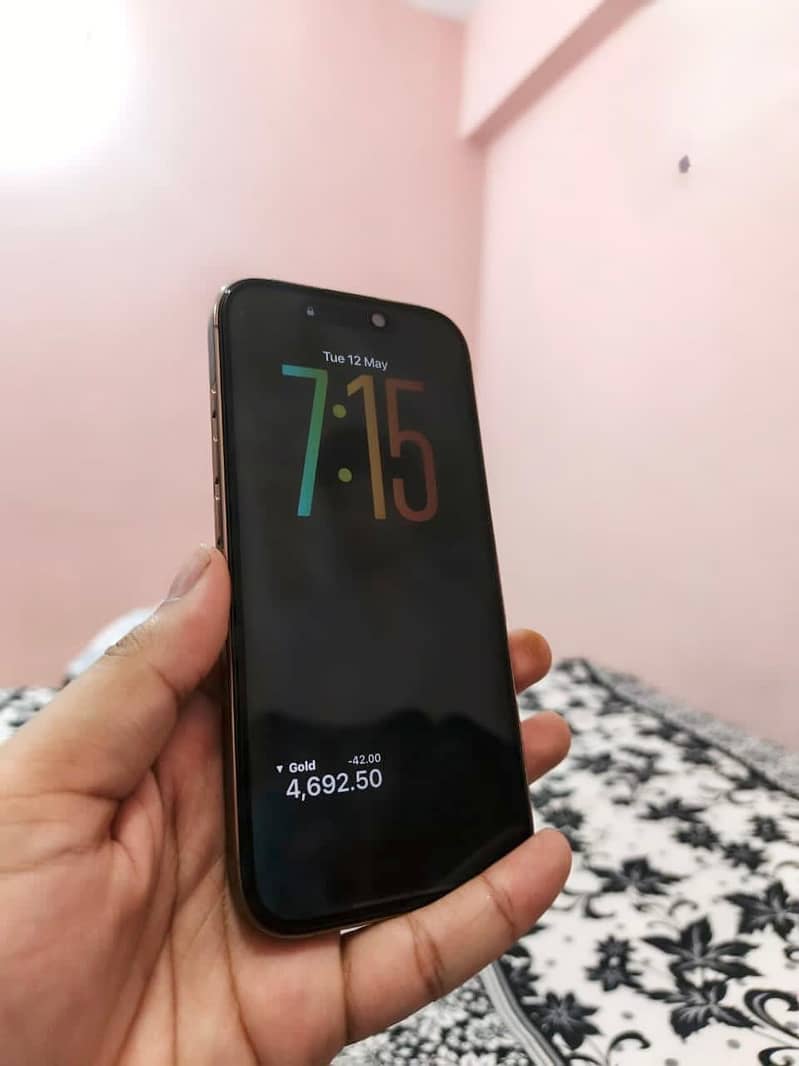iPhone 16 Pro JV 1