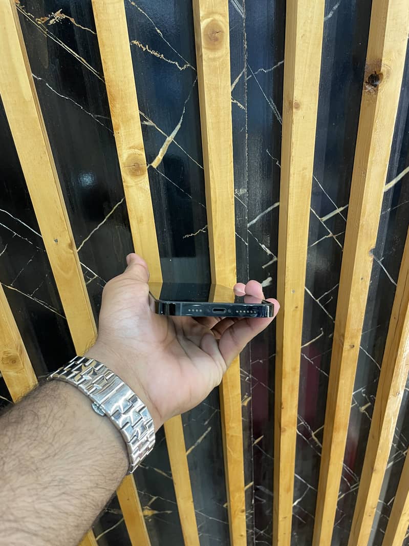 iPhone 14 pro max 4