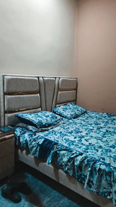 Bed without mattress with 2 side tables and dressing table