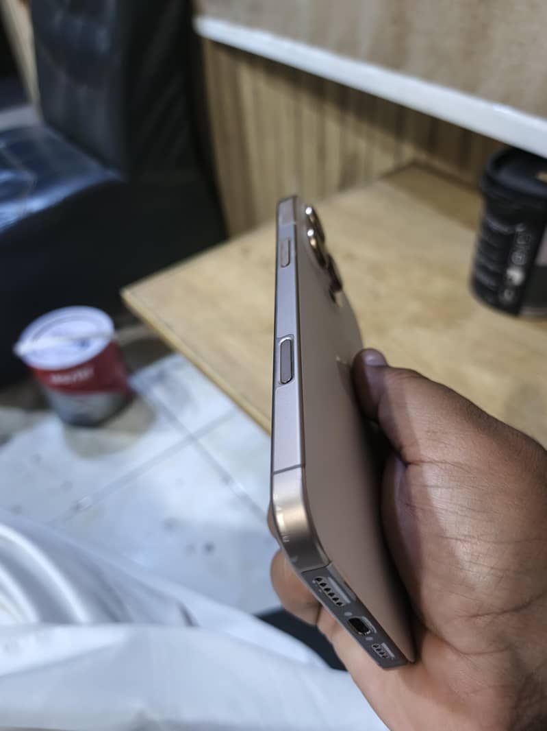 iphone 16 Pro Max 2