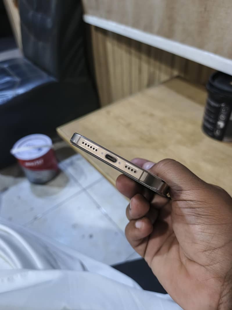iphone 16 Pro Max 3