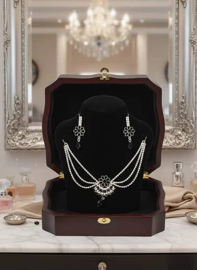 Modern Silver Plated Crystal Necklace For Women