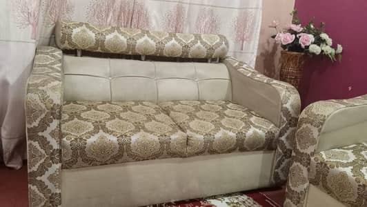7 seater sofa set in good condition read ad