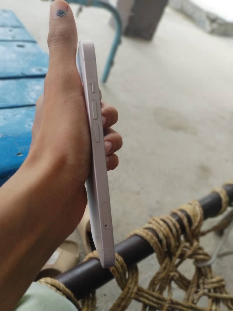 iPhone 13 6