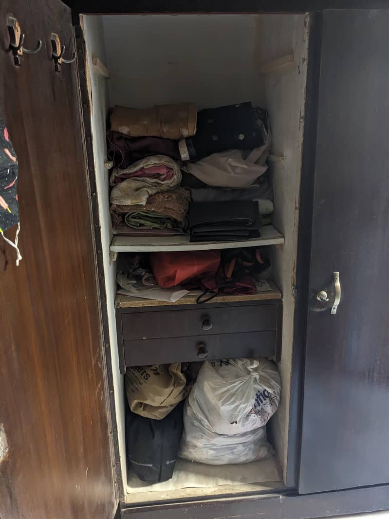 Almari/wardrobe 0