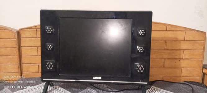 XBOX 360 with new controller and small LCD  with 8 games