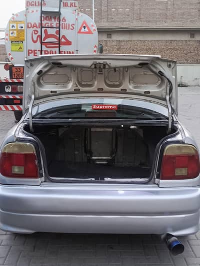 Suzuki baleno 2002 model genuine condition