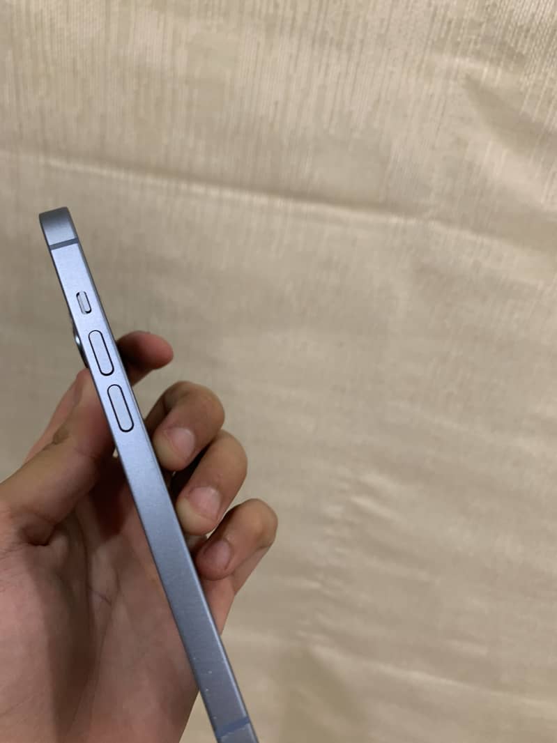iPhone 14 3