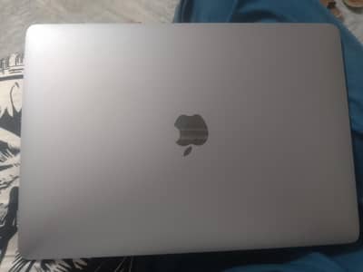 macbook pro 2016 16 gb ram core i7