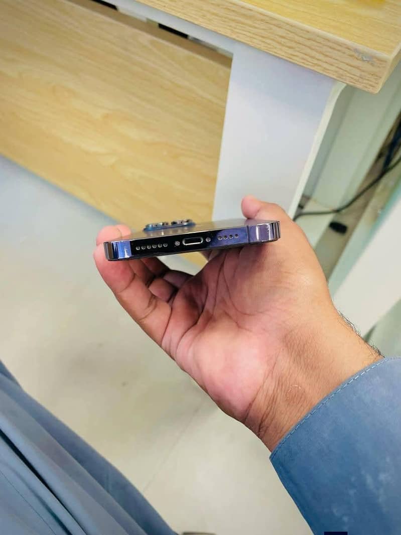 iPhone 14 Pro Max 2